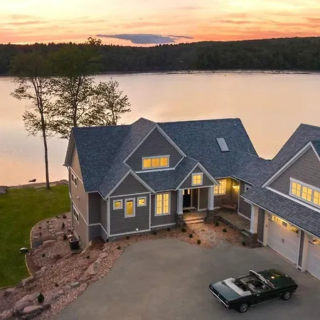 Lakeside Lodge With Studio Apartment